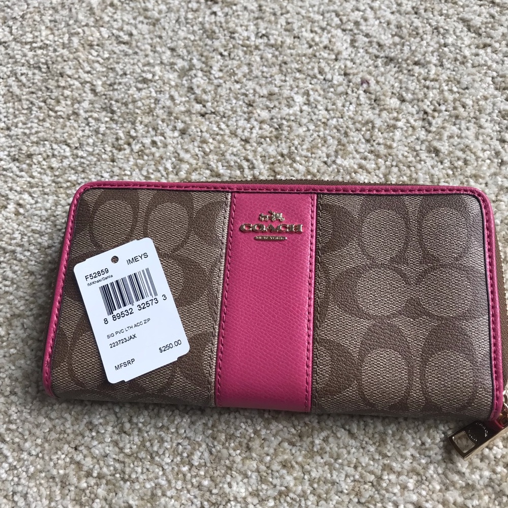 Coach wallet- never used !